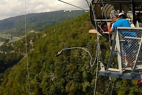 Прыжки Bungy 207m в Скайпарке.