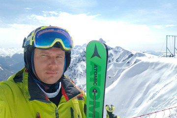 Андрей — инструктор по горным лыжам. Роза Хутор