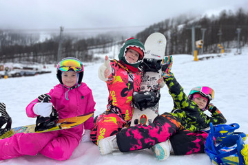 Аккредитованная детская горнолыжная школа на курорте Красная поляна и Роза хутор